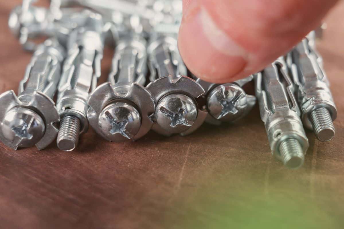 how to remove a drywall anchor